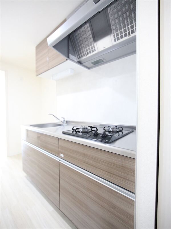 物件内観写真7　(システムキッチン（ガス2口コンロ付）)