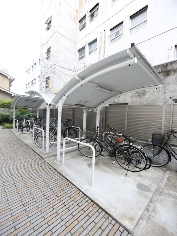 物件内観写真26　(屋根付き駐輪場)