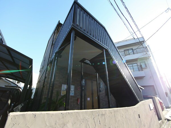 外観(外観　敷地内平面駐車場　屋根付き駐輪場)