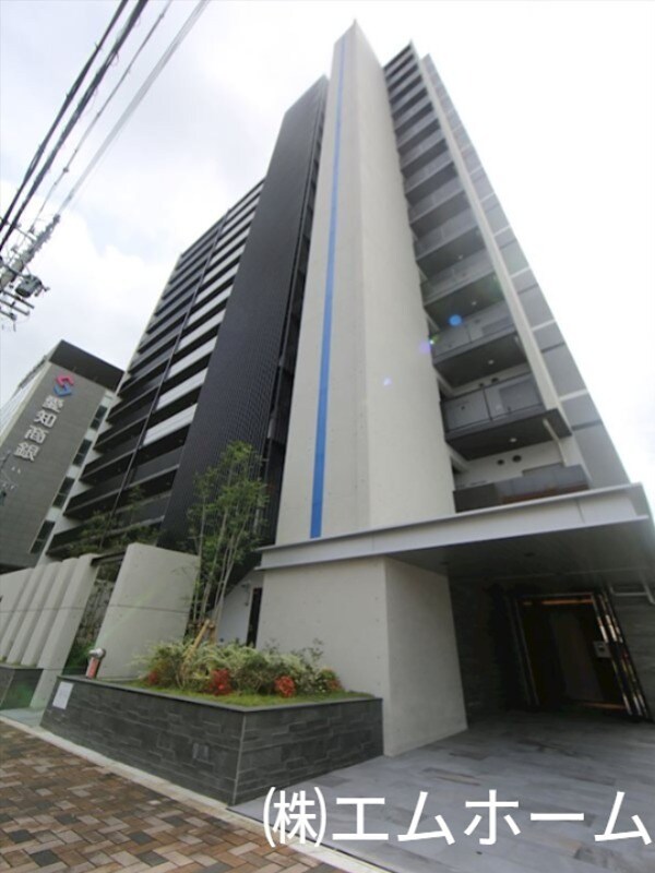 物件外観写真1　(外観　オートロック　宅配ＢＯＸ　防犯カメラ)