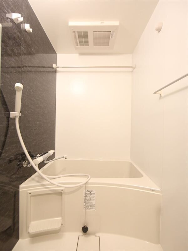 物件内観写真4　(バスルーム　浴室暖房乾燥機付き)