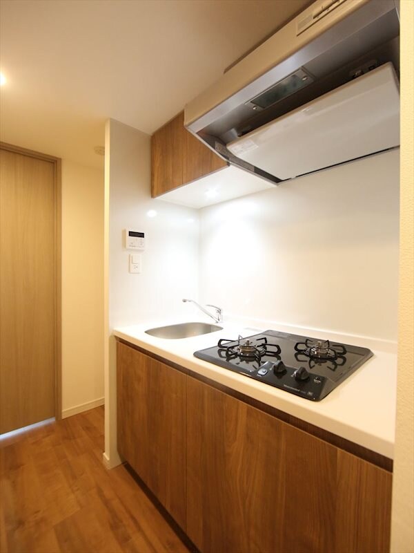 物件内観写真7　(システムキッチン（ガス2口コンロ付）)