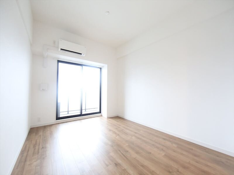 物件内観写真20　(洋室8.2帖　クローゼット付（収納充実してます）)