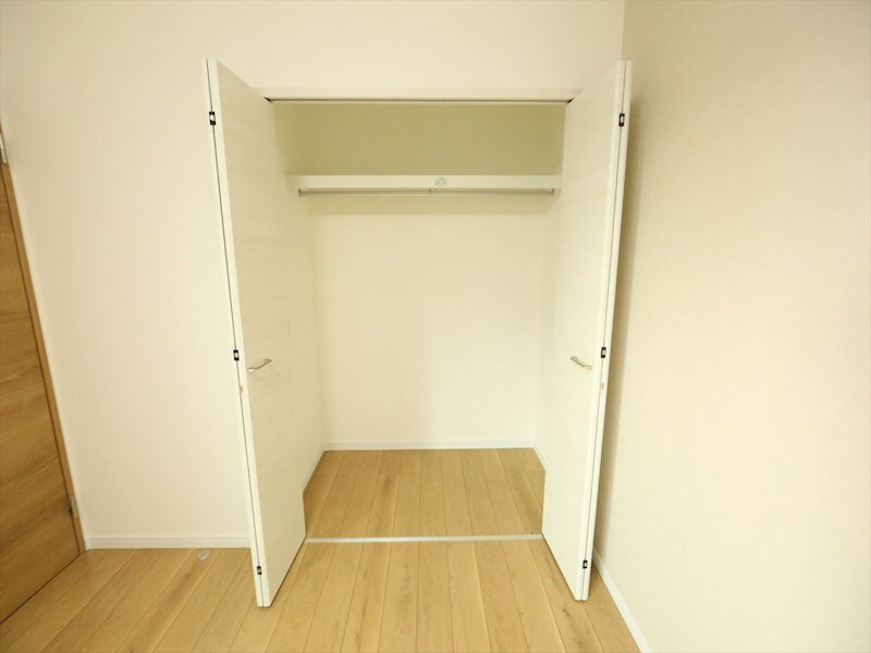 物件内観写真6　(クローゼット（収納充実してます）)