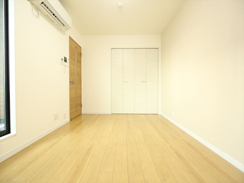 物件内観写真9　(洋室6.6帖　クローゼット付（収納充実してます）)