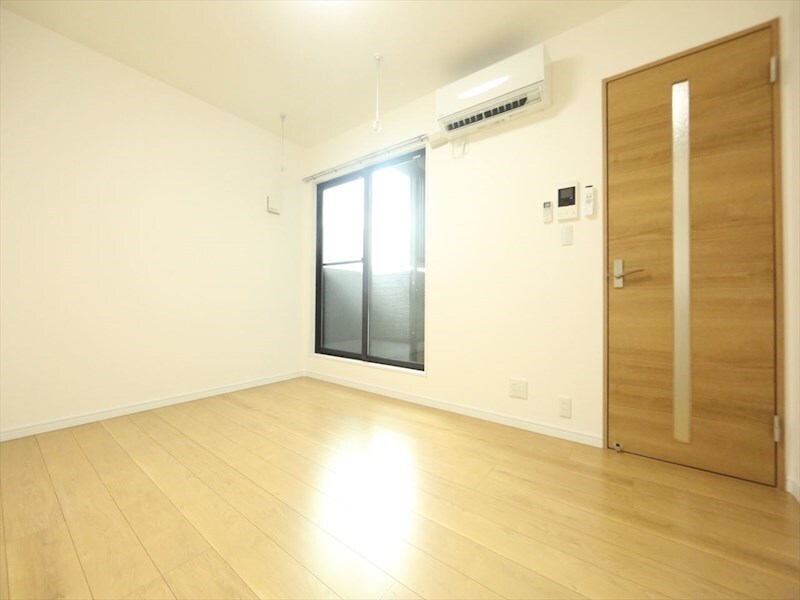 物件内観写真15　(洋室6.6帖　エアコン完備　バルコニー)