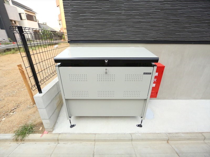 物件内観写真27　(ゴミストッカー有り)