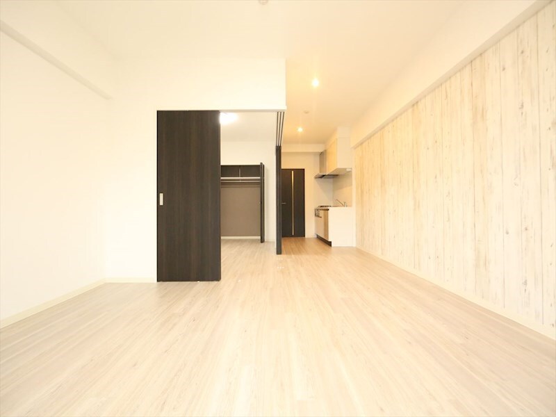 物件内観写真2　(ＬＤＫ14.5帖　洋室5.2帖　つなげても仕切っても使えます)