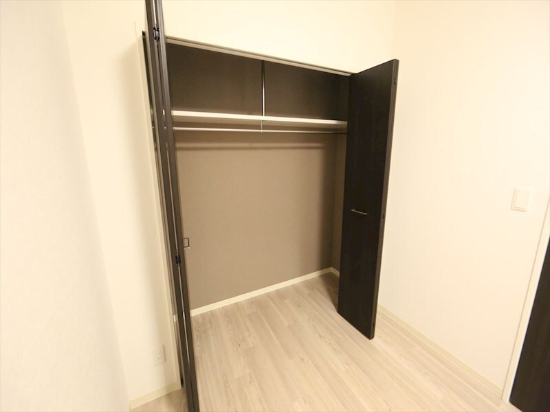 物件内観写真6　(クローゼット（収納充実してます）)