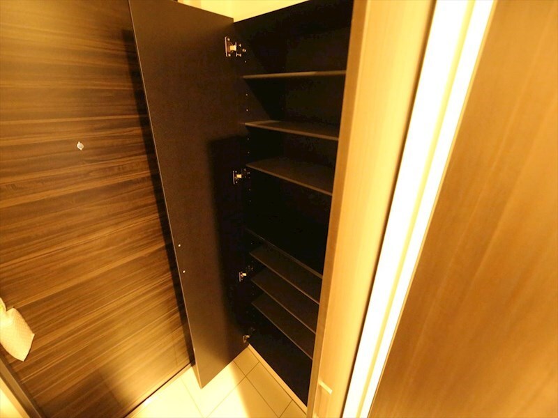 物件内観写真8　(玄関　シューズボックス付（収納充実してます）)