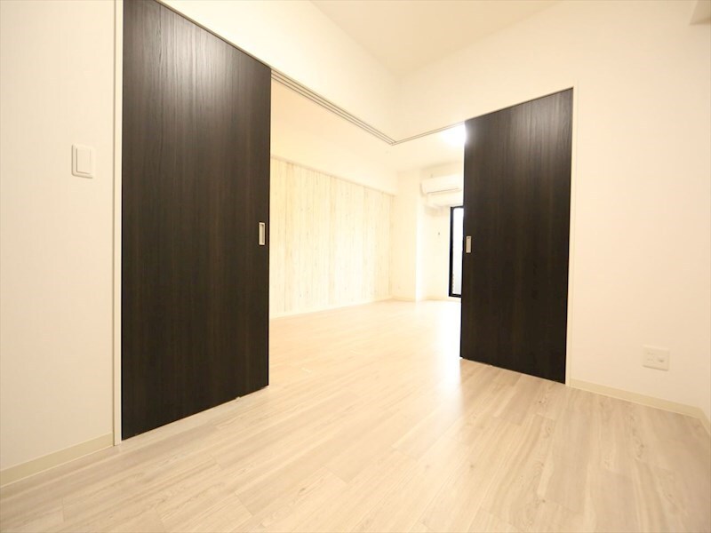 物件内観写真29　(ＬＤＫ14.5帖　洋室5.2帖　つなげても仕切っても使えます)