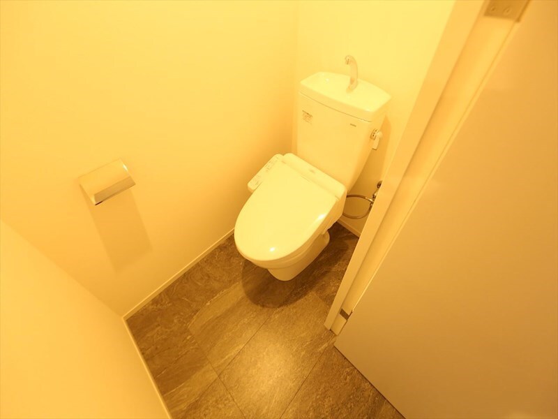 物件内観写真5　(温水洗浄暖房便座付トイレ)