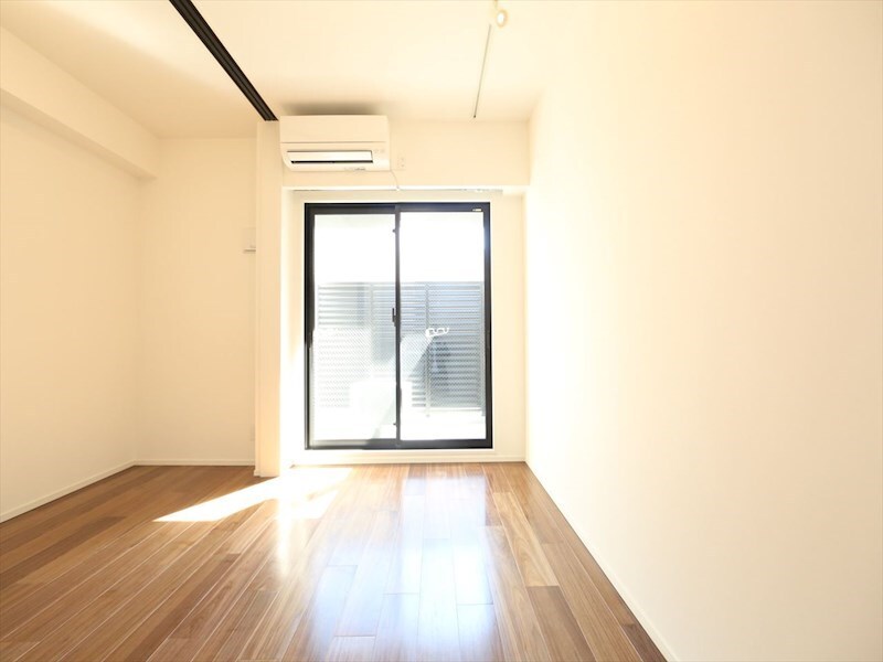 物件内観写真12　(洋室4.4帖　洋室2.4帖　エアコン完備　バルコニー)