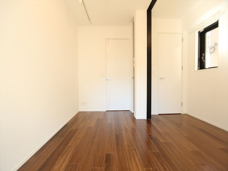 物件内観写真13　(洋室4.4帖　洋室2.4帖　つなげても仕切っても使えます)