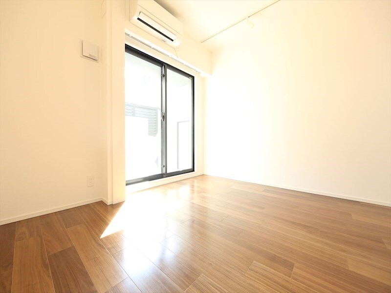 物件内観写真16　(洋室4.4帖　洋室2.4帖　エアコン完備　バルコニー)