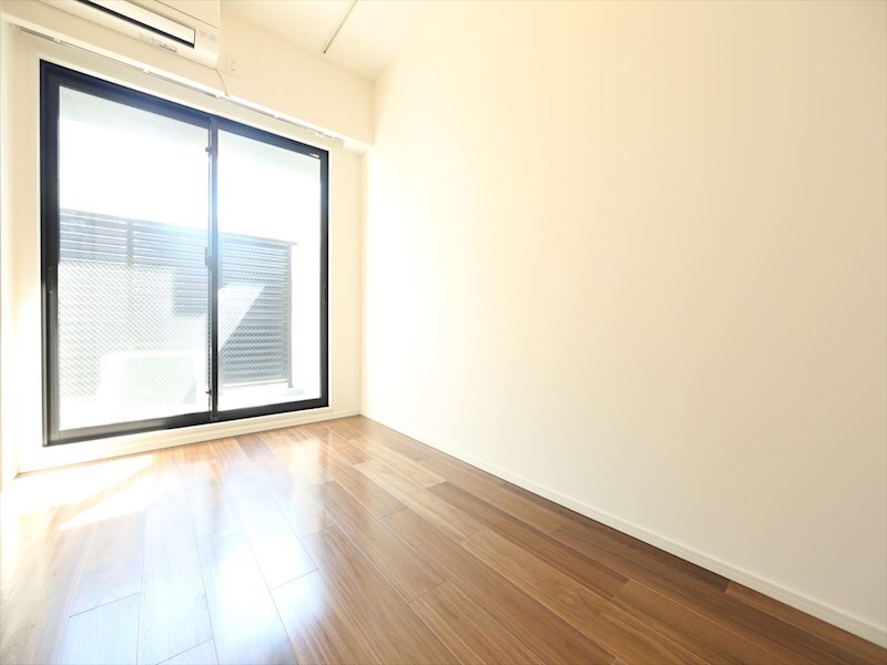 物件内観写真24　(洋室4.4帖　エアコン完備　バルコニー)