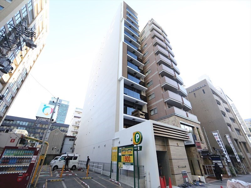 物件外観写真1　(外観　オートロック　宅配ＢＯＸ　防犯カメラ)