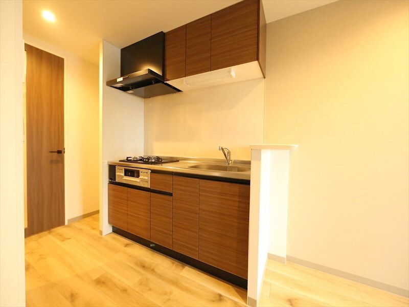 物件内観写真7　(システムキッチン（ガス3口コンロ・グリル付）)