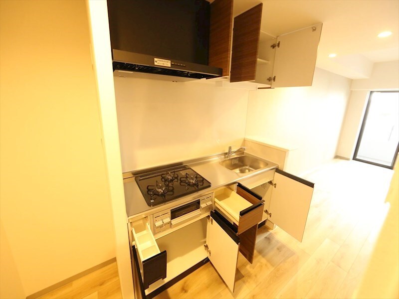 物件内観写真18　(システムキッチン（ガス3口コンロ・グリル付）)