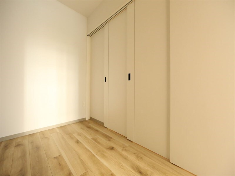 物件内観写真27　(ＬＤＫ12.3帖　洋室3.5帖　つなげても仕切っても使えます)