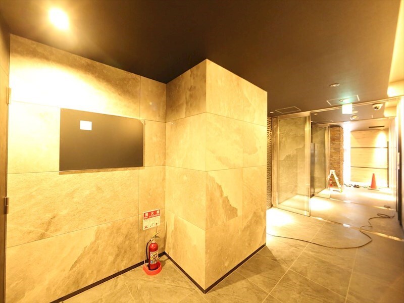 物件内観写真30　(エントランス　オートロック付　防犯カメラ)