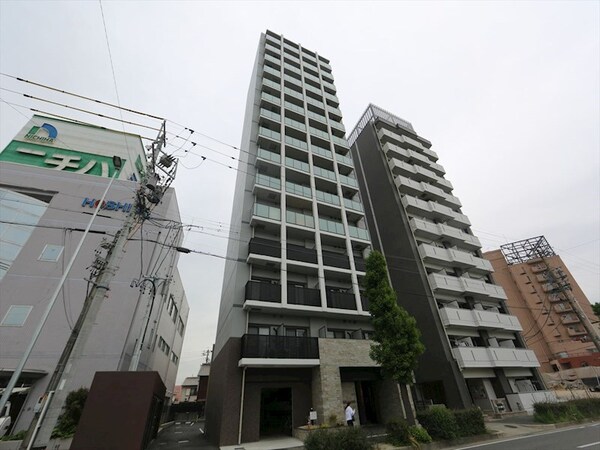 外観(外観　オートロック　宅配ＢＯＸ　防犯カメラ)