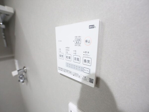 その他設備(浴室暖房乾燥機付き　同仕様写真)