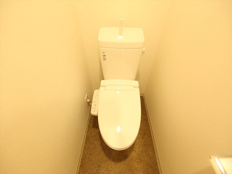 物件内観写真5　(温水洗浄暖房便座付トイレ)