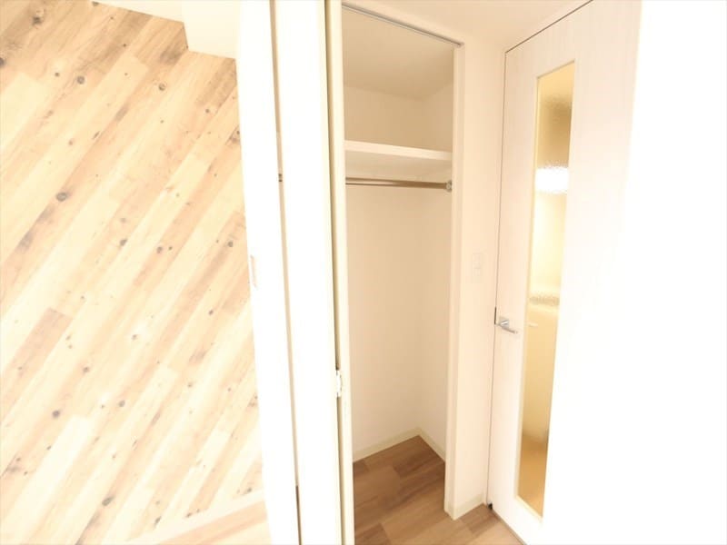 物件内観写真6　(クローゼット（収納充実してます）)