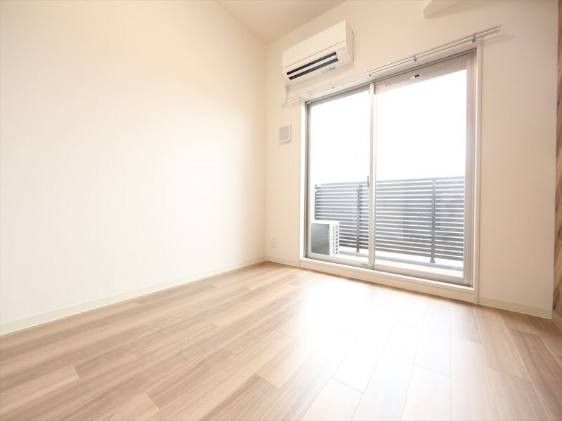 物件内観写真10　(洋室6.1帖　エアコン完備　バルコニー)