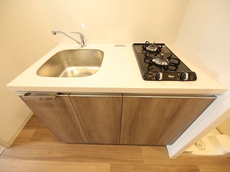 物件内観写真24　(システムキッチン（ガス2口コンロ付）)