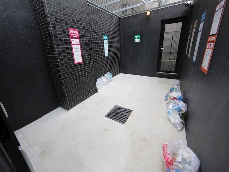 物件内観写真28　(敷地内ゴミ捨て場)