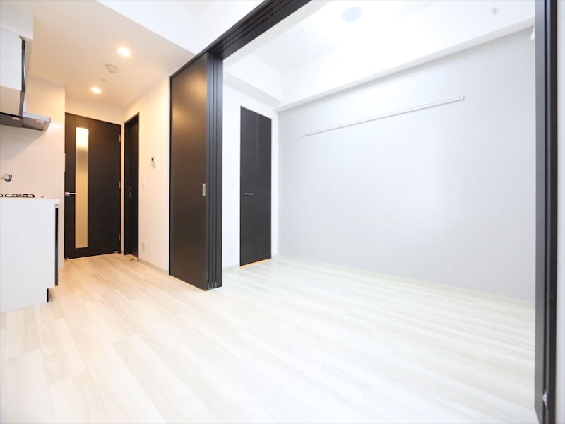 物件内観写真2　(ＤＫ6.2帖　洋室3帖　つなげても仕切っても使えます)