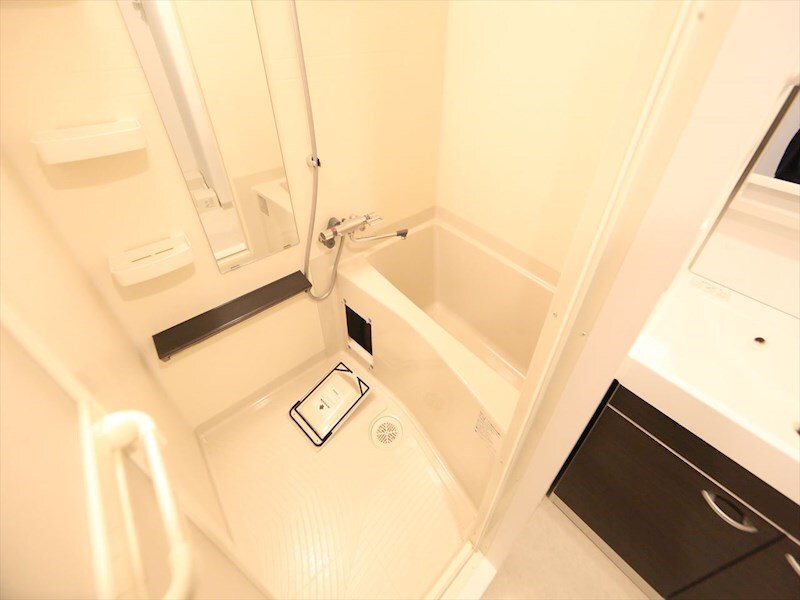 物件内観写真4　(バスルーム　浴室暖房乾燥機付き)