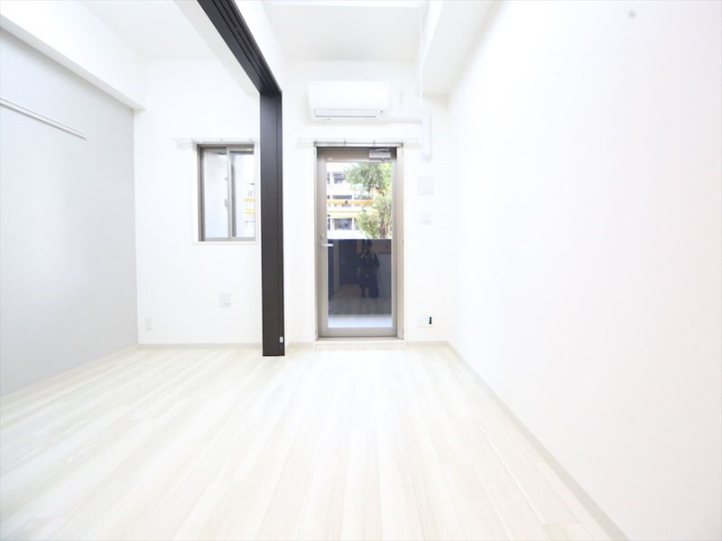 物件内観写真12　(ＤＫ6.2帖　洋室3帖　エアコン完備　バルコニー)