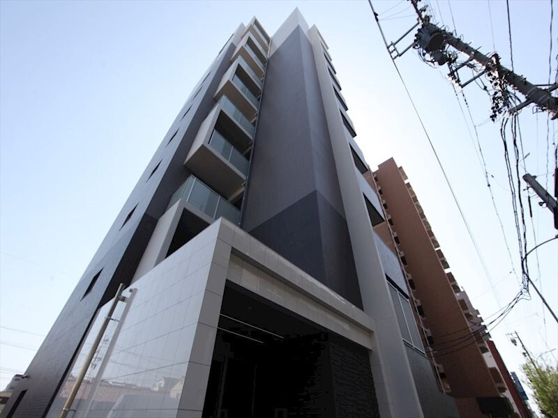 物件外観写真1　(外観　宅配ＢＯＸ　防犯カメラ　オートロック　)