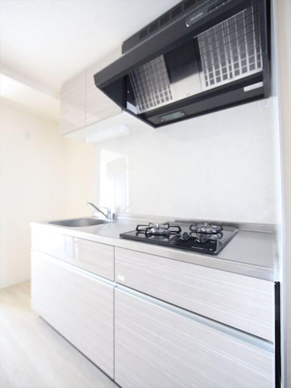 物件内観写真7　(システムキッチン（ガス2口コンロ付）)