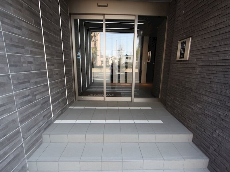 物件内観写真24　(エントランス　宅配ＢＯＸ　防犯カメラ　オートロック)