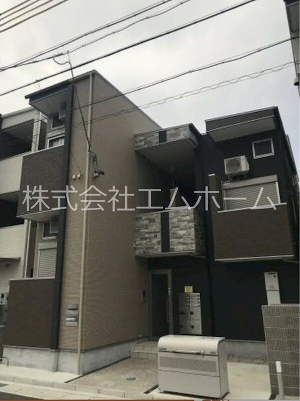物件外観写真1　(外観　デザイナーズ　光インターネット無料)