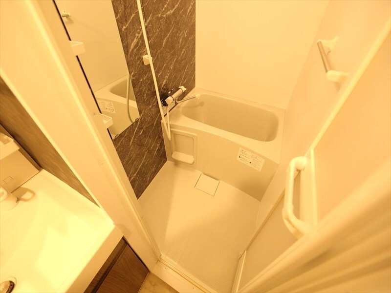 物件内観写真4　(バスルーム　浴室暖房乾燥機付き)