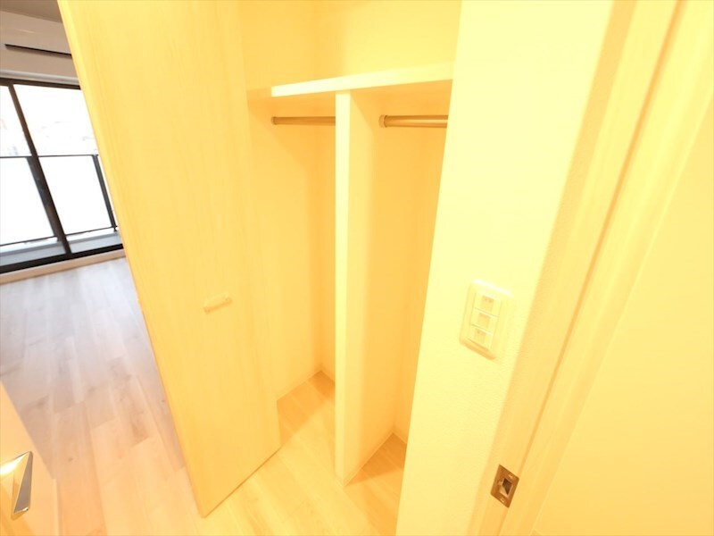 物件内観写真6　(クローゼット（収納充実してます）)