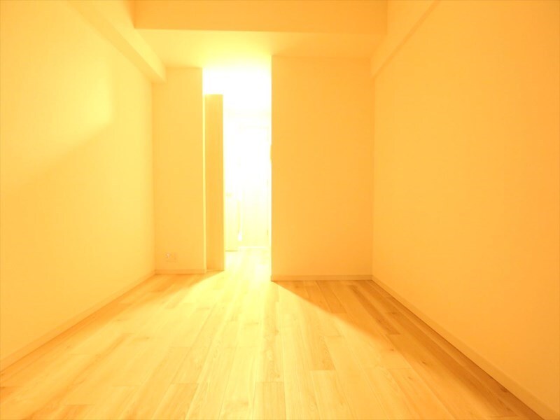 物件内観写真9　(洋室7帖　クローゼット付（収納充実してます）)