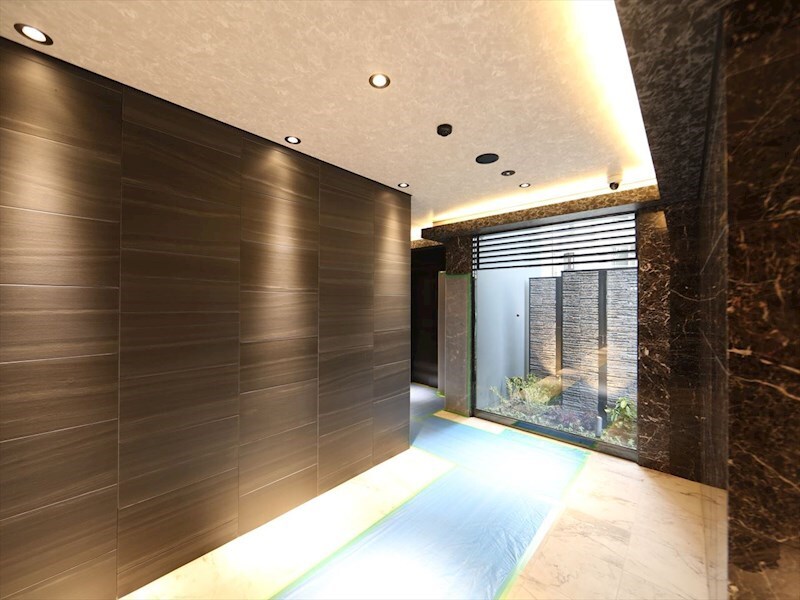 物件内観写真13　(エントランス　オートロック付　防犯カメラ有り)