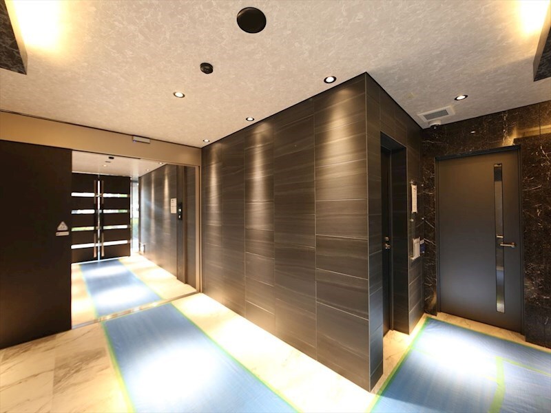 物件内観写真26　(エントランス　オートロック付　防犯カメラ有り)