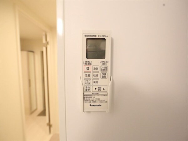 その他設備(浴室暖房乾燥機付き　同仕様写真)