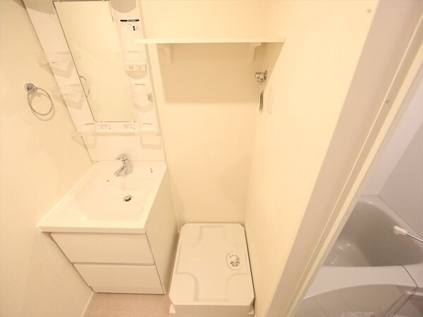 洗面所(脱衣所　室内洗濯機置き場　同仕様写真)