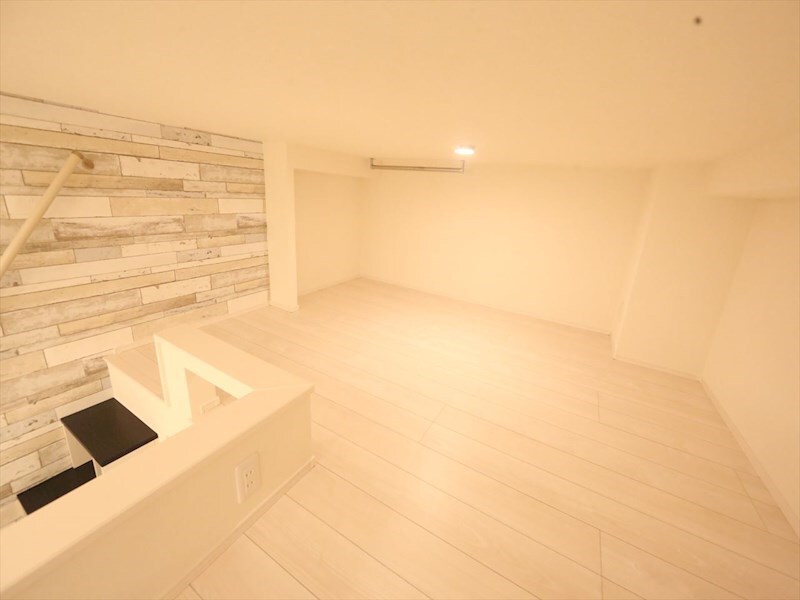 物件内観写真9　(上段ロフト6.7帖（収納にも寝室にも使えます）　同仕様写真)