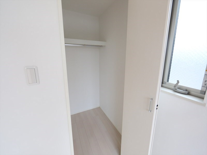 物件内観写真6　(ウォークインクローゼット（収納充実してます）同型写真)