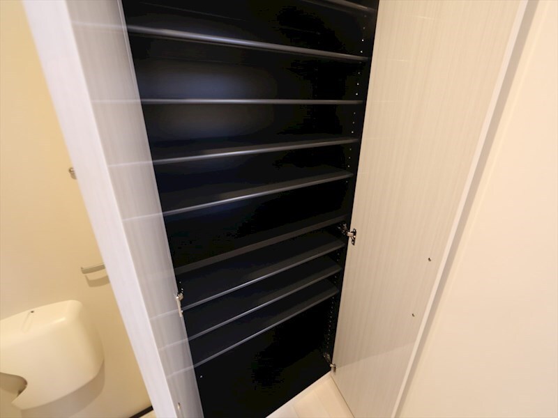物件内観写真8　(玄関　シューズボックス付（収納充実してます）同型写真)