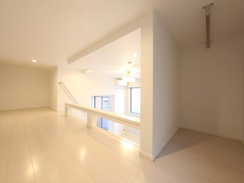 物件内観写真12　(ロフト5.7帖（収納としても寝室としても使えます）同型写真)